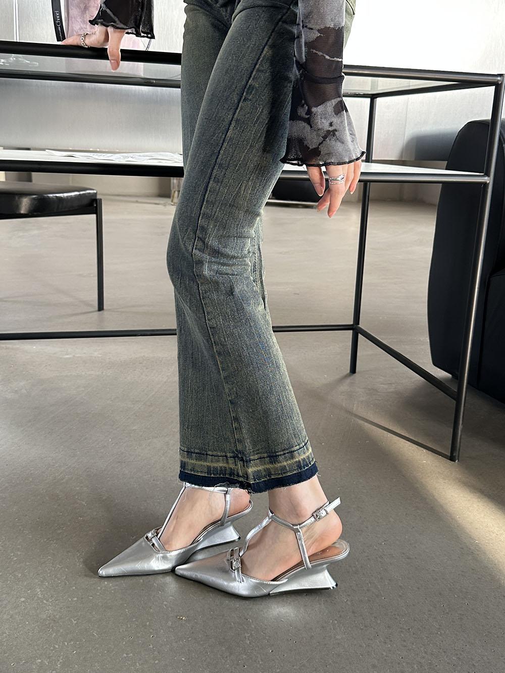 модные серебристые черные белые женские босоножки с острым носком летние туфли — фото 3