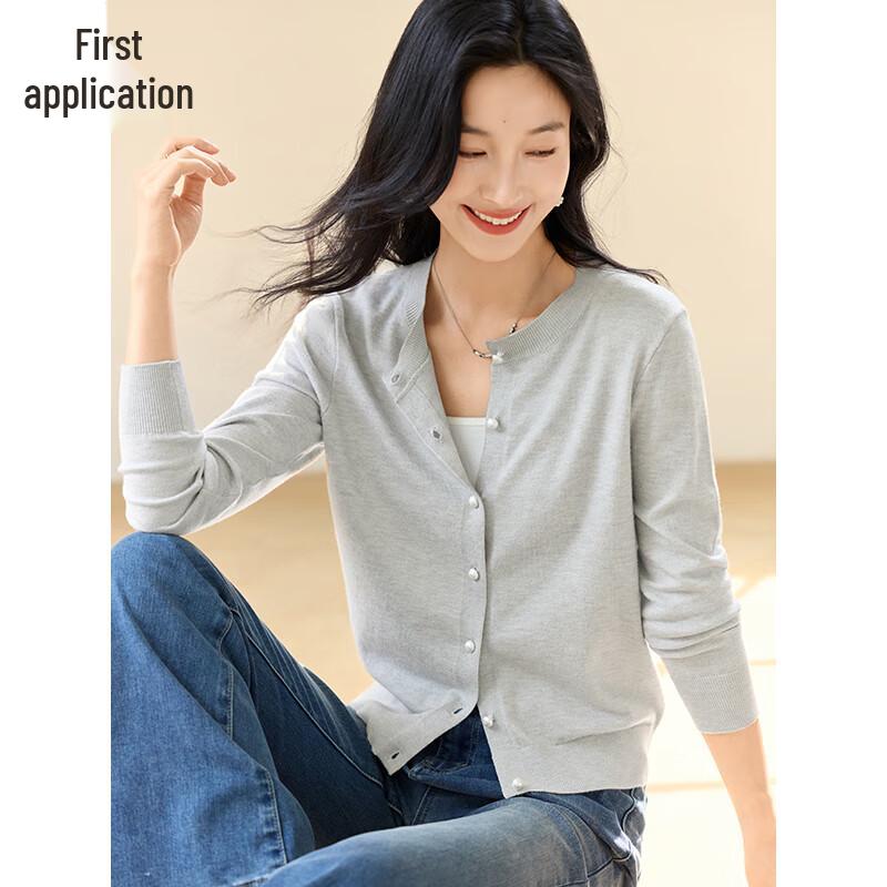 

Women s Classic Pearl Button Knit Cardigan L