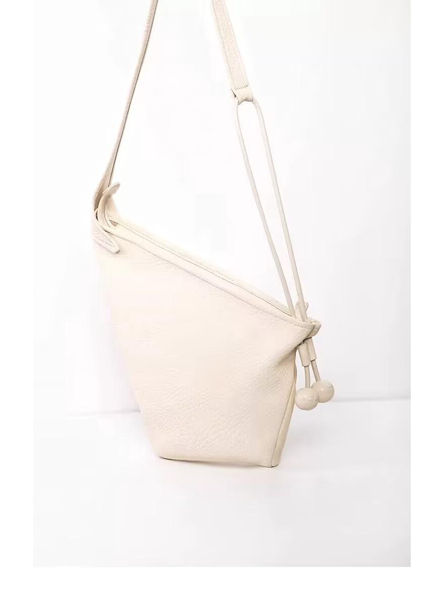 

2025 Autumn/Winter Croissant Style Elephant Print Lambskin Hobo Tote & Crossbody Bag білий