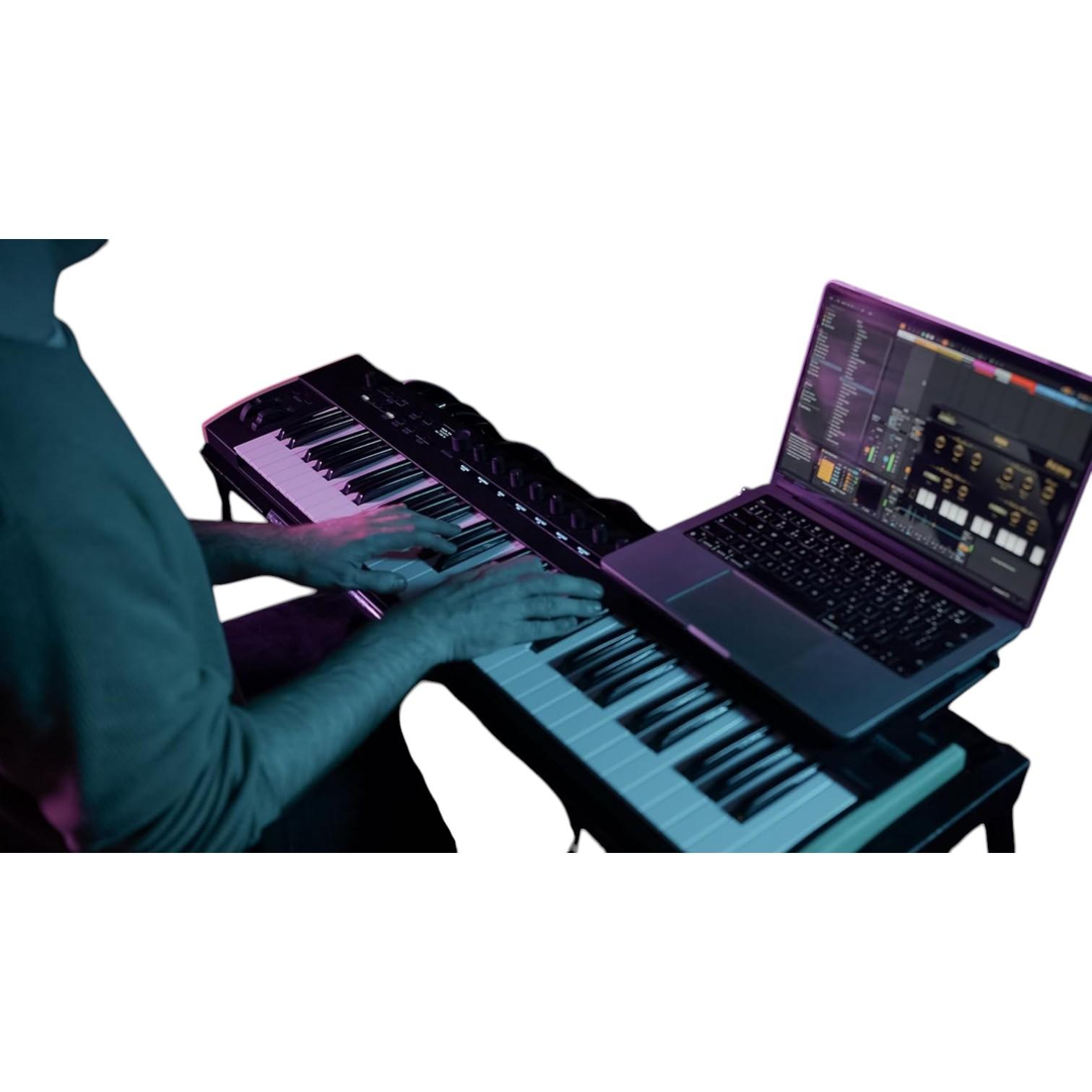 

Korg, 61-клавішний міді-контролер, компактний (KEYSTAGE61)