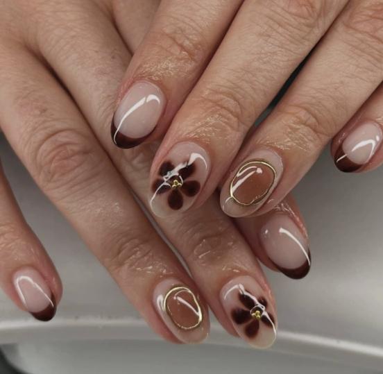 24 Pcs Pure Rose Red French Flower Short Almond Press On Nails Removable False Nails For Women Daily Wear