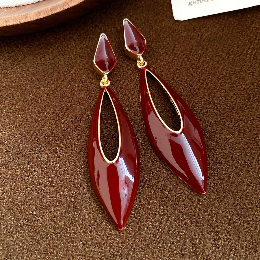 Silver needle oil drop hollow water drop pendant earrings Maillard retro simple versatile stud earrings niche high-end earrings