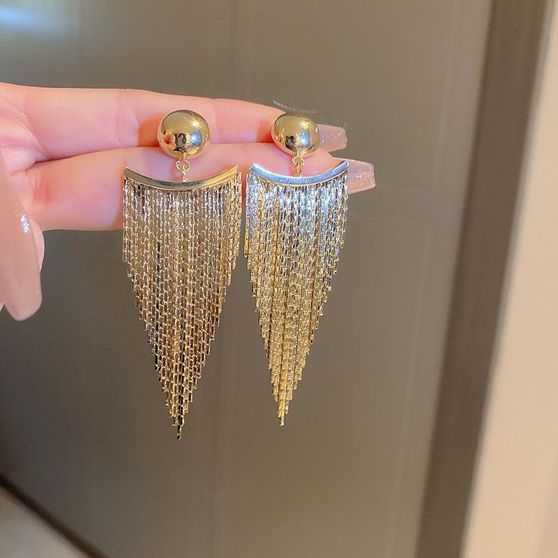 Легкие роскошные и высококачественные серьги с кисточками, новые популярные серьги нишевого дизайна, длинные преувеличенные серьги для женщин золотистый