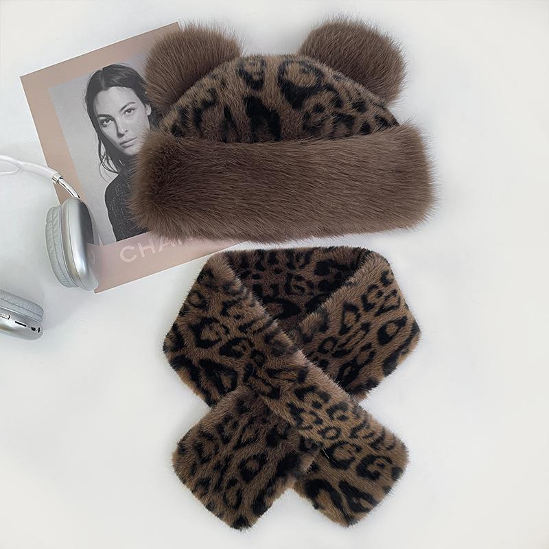 The Girl's Autumn and Winter Cartoon Woolen Hat Cute Scarf Warm and Protective Neck  Tiger Patterned Bear Fisherman Hat