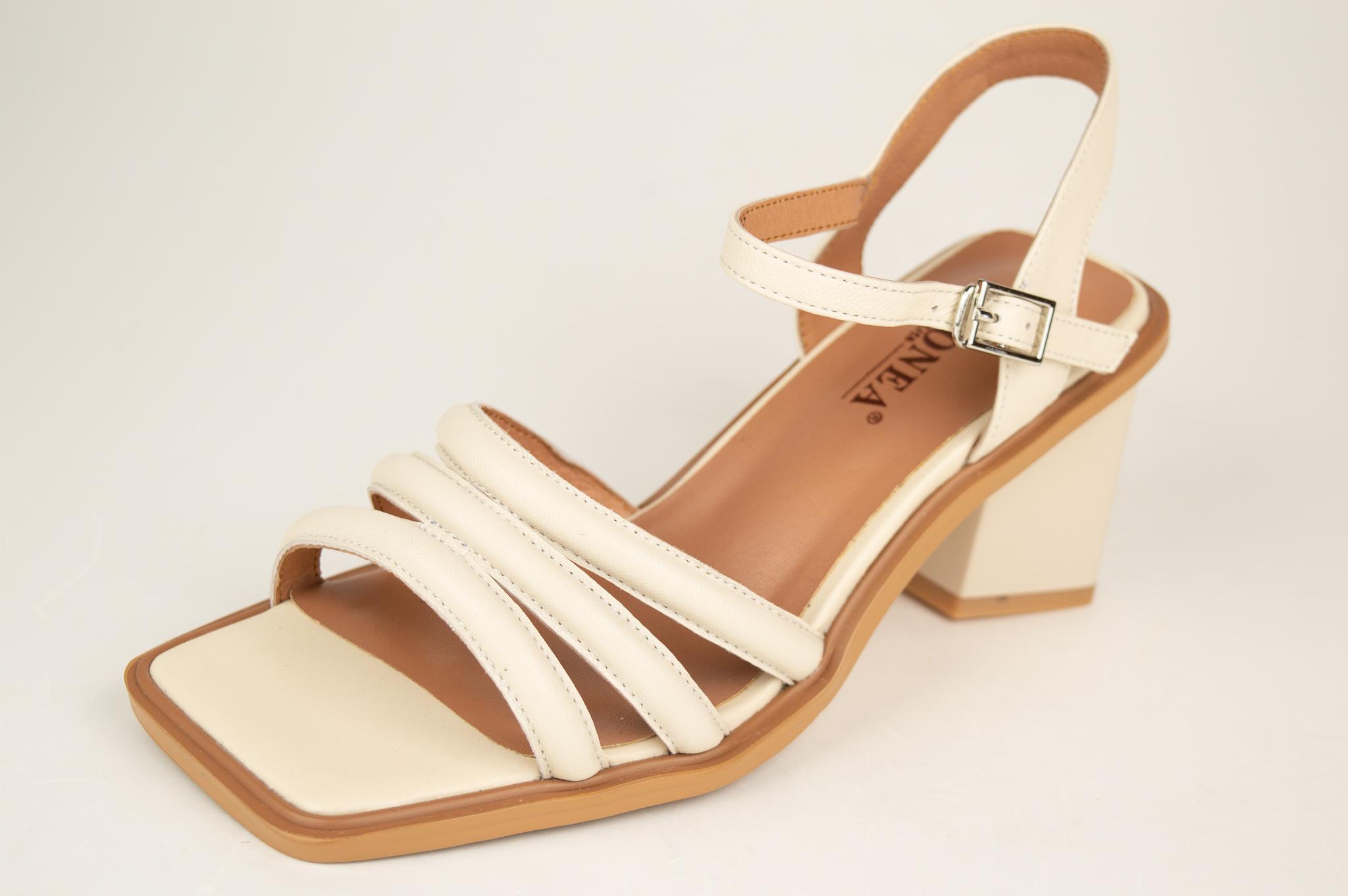 

Босоніжки жіночі на підборах Geronea 825385 36 Бежевий шкіра 40 бежевий