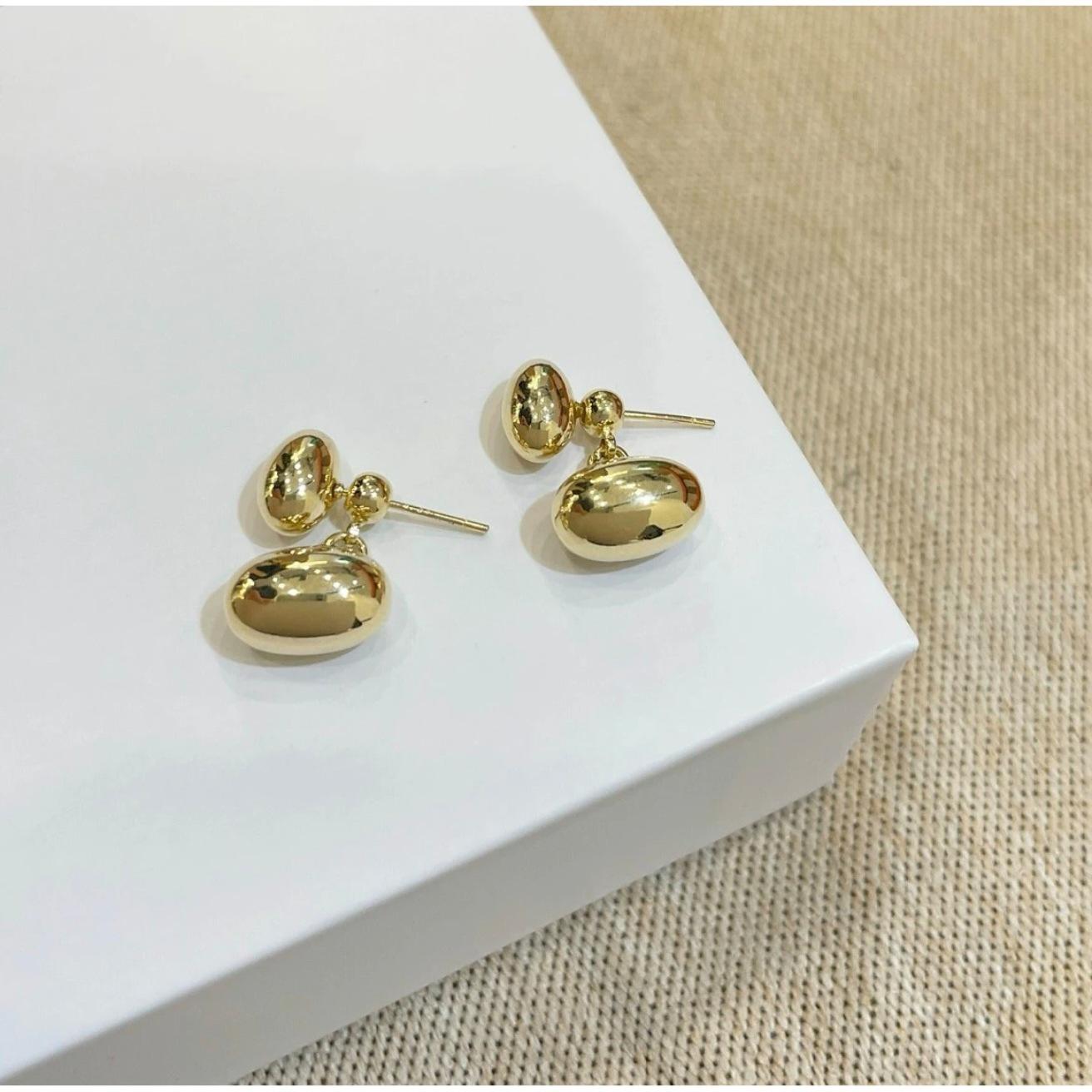 

Gold Oval Bean Earrings: Front & Back Wear, Simple & Chic Studs with a Niche, Sweet, Cool High-End Design.