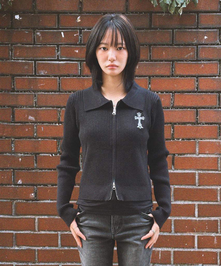 Damiswi Gothic Cross Embroidery Knit Zip-Up_Black
