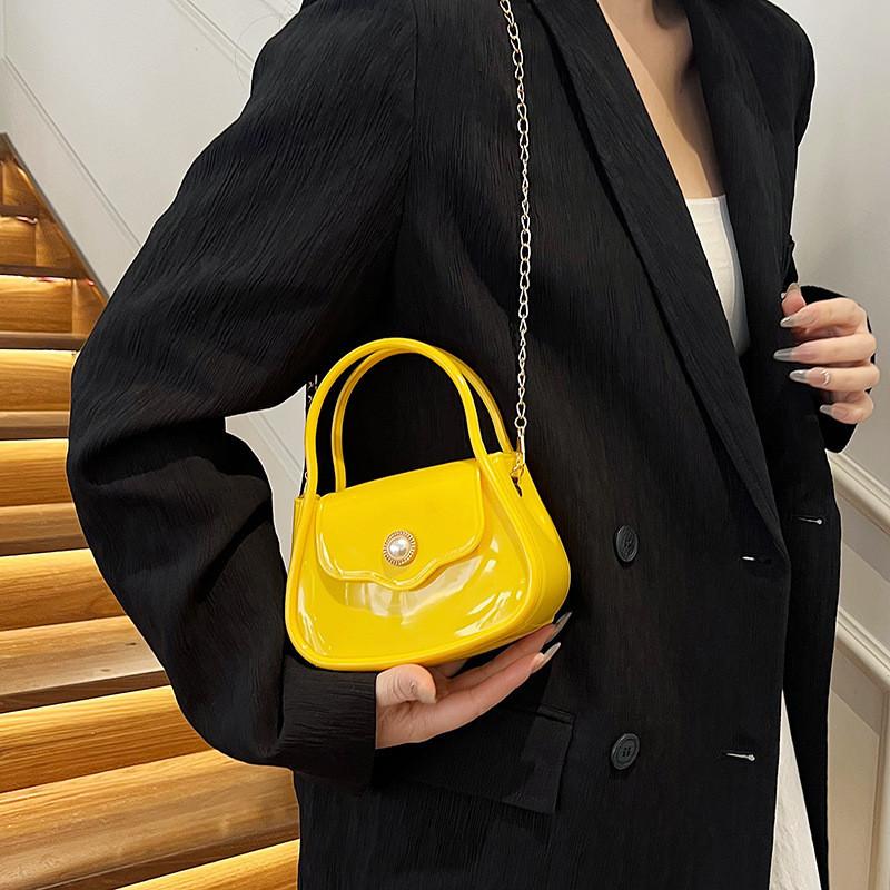 Fashionable Casual Handheld Small Square Bag 2024 Spring Popular New Simple Single Shoulder Diagonal Commuter Women's Bag