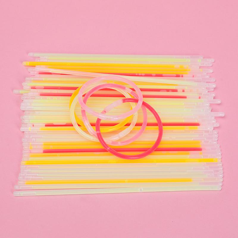 100 sztuk Partyowe Akcesoria Świecące w Ciemności ze Złączkami Dla Dzieci lub Dorosłych Świecące Naszyjniki i Bransoletki Dekoracja Imprezowa Świecący Prezent