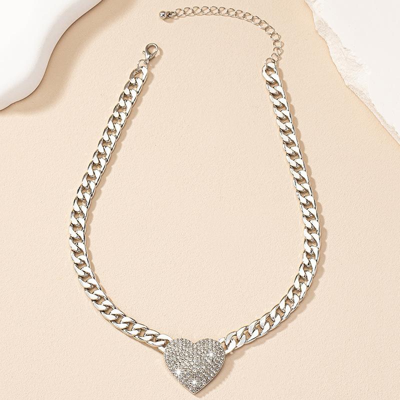 Versatile Heart Pendant Winter Necklace Female Internet Celebrity Collarbone Chain
