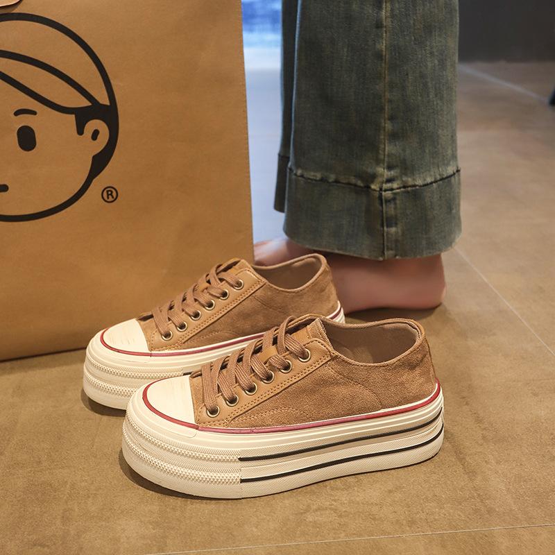 Plateau weiße Schuhe Damen vielseitig höhenvergrößernd dünn atmungsaktiv Sommer und Herbst 2025 neue Nische lässige Canvas-Schuhe Board-Schuhe