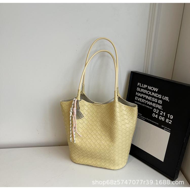 

2025 new sense commuter bag women s spring and summer forest cute trendy niche design one-shoulder armpit bag work tote bag жёлтый