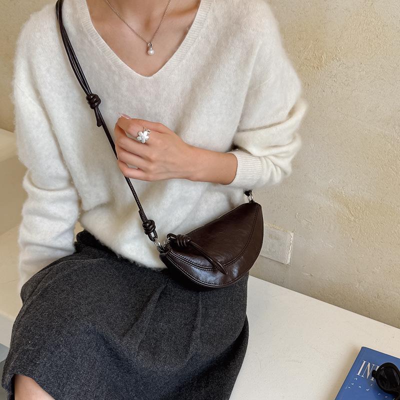 Women's 2026 Crossbody Crescent Dumpling Bag - High-Quality, Simple, Niche Design