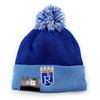 [New Era] Adīta cepure pupiņa Kanzassitijas «Royals» 2025 MLB TRENIŅU ADĪTA PUPA CEPURE KARALISKI ZILA-GAIŠI ZILA KANZASSITIJAS «ROYALS» [Lietota]