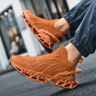 Chaussures à lame été nouvelles chaussures pour hommes résilientes respirantes chaussures chaussettes tissées volantes tous sports décontractées mocassins à enfiler hommes