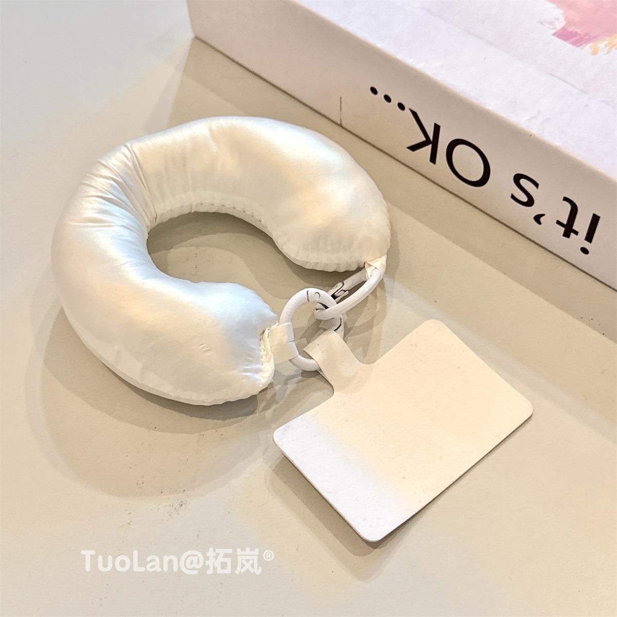 New High-End Glossy Patent Leather Blogger Recommended Handmade Fabric Soft C-Strap Trendy Lacquered surface filled