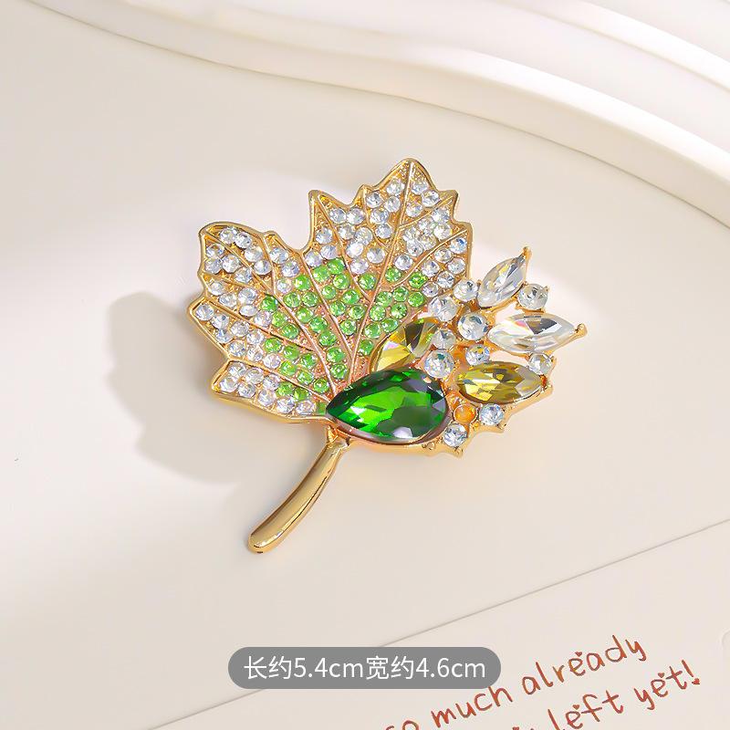

Висококласна ретро порожниста кришталева брошка у вигляді кленового листка, жіноча висококласна стразова брошка у вигляді кленового листка, фіксовані аксесуари для одягу
