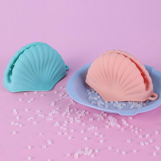 1 pár dlouhotrvajících rukavic proti opaření Konstrukce tvaru skořepiny Odolné držáky hrnců s horkou rukojetí