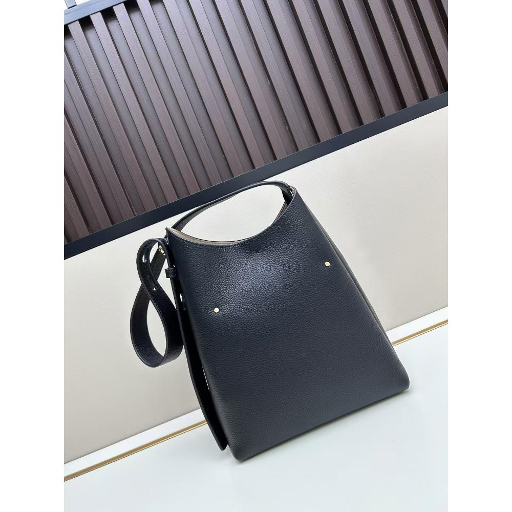 The first layer of cowhide popular soft leather bag, women's 2025 new fashionable and simple bucket bag versatile ins shoulder handbag