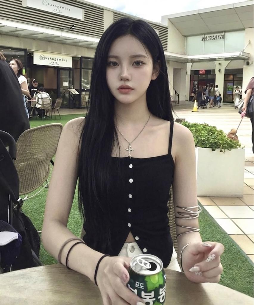 CATTLINE Button Sleeveless Top Black