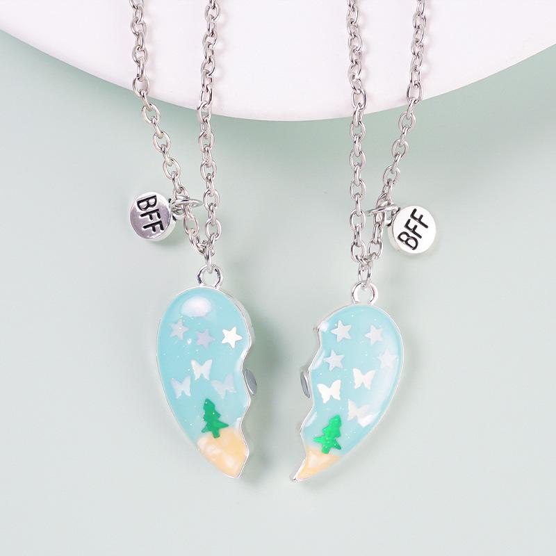 Magnetický set náhrdelníků přátelství: Přívěsky Vánoční stromek, Motýl, Hvězda, Srdce - Perfektní sváteční dárek pro nejlepší přátele nebo studenty.