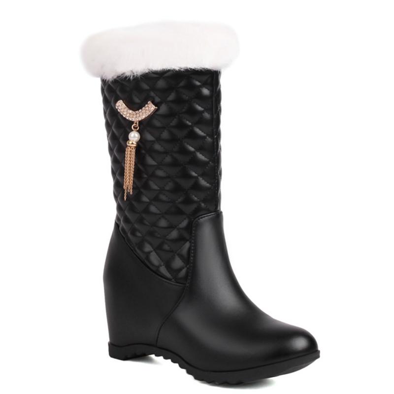 Botki zimowe na koturnie dla kobiet Nowe 2024 Czarne Różowe Białe Ciepłe Futro Krótkie Botki Damskie Koturny Obcasy Zamek Buty na Imprezę