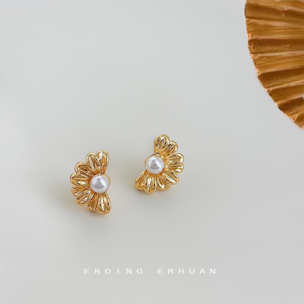 Mini version plated simple daisy stud earrings small commuter new earrings