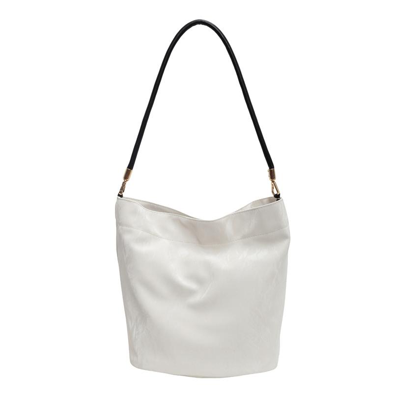 Мягкая кожаная сумка через плечо — фото 21