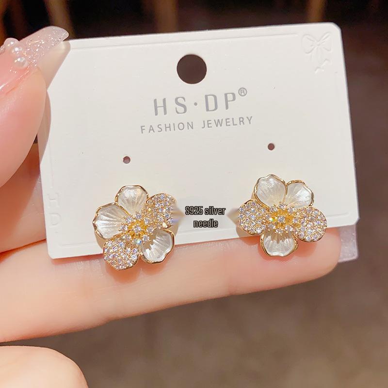 Light Luxury Sweet Micro-Paved Flower Stud Earrings with S925 Silver Needle - High-End Niche Design.
