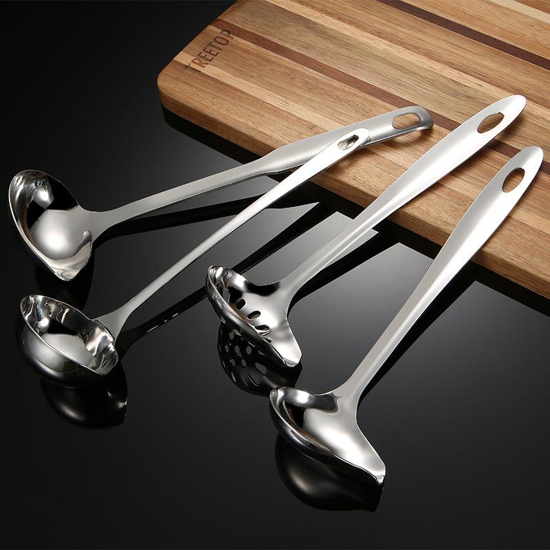 Thickened Stainless Steel Slanted Spout Ladle: Sauce & Soup Pouring Spoon with Duckbill Tip.