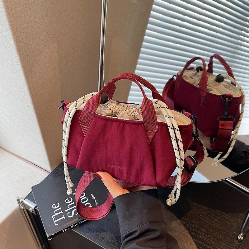 Summer Niche Casual Outdoor Small Bag Women's New Versatile Shoulder Messenger Bag Bundle Hand Bag