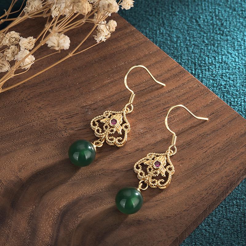 

Hanfu Gold Chalcedony Earrings: Traditional Chinese Style with Ancient Craftsmanship.