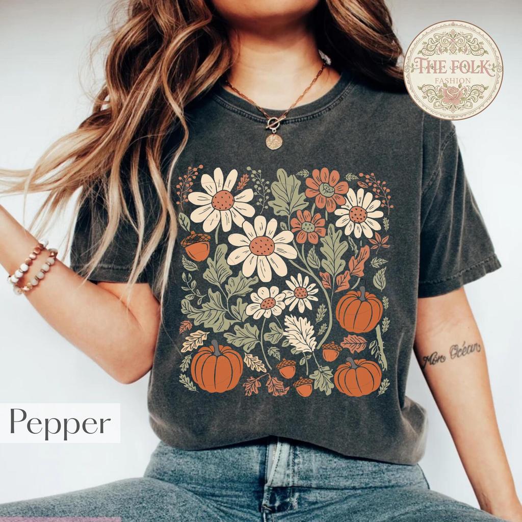 Vintage Autumn Pumpkin Shirt, Aesthetic Fall Floral Tee, Cottagecore Wildflower Harvest Tshirt, Retro Thanksgiving Gift, Boho Pumpkin Shirt
