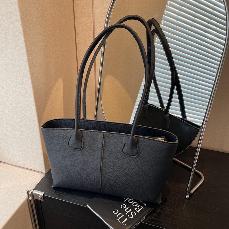 

Retro large-capacity bag women s autumn and winter versatile new shoulder bag is now popular commuter tote bag