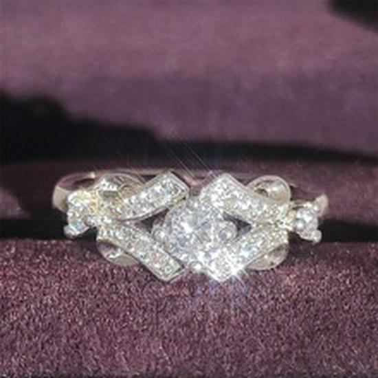Exquisite Women's Copper-Plated White Gold Openwork Ring