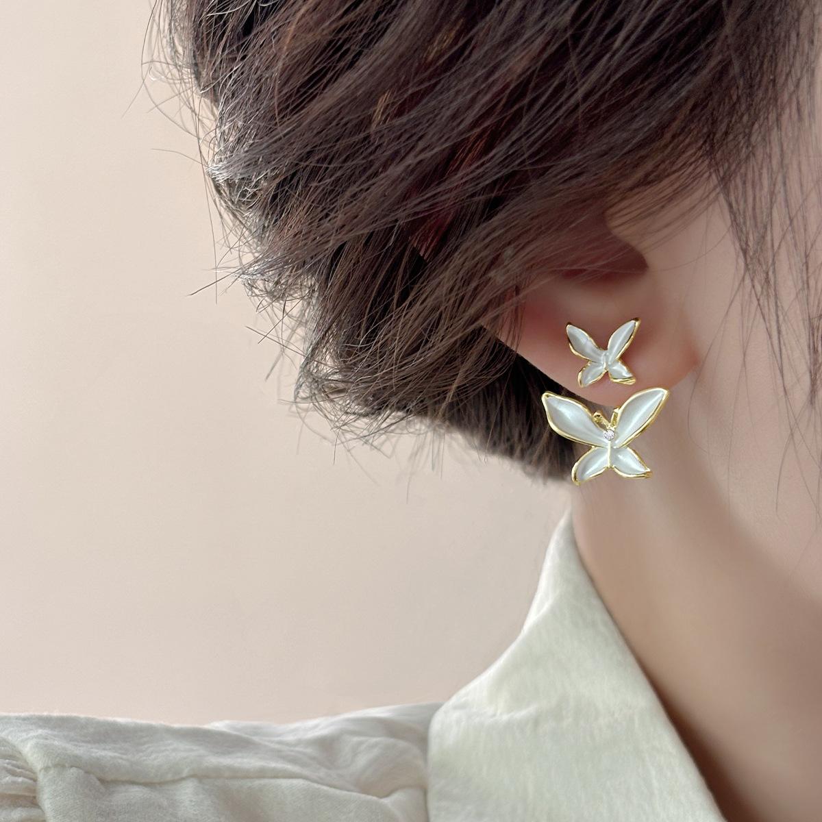 

Enamel white super fairy butterfly earrings, new popular high-end earrings, sterling silver stud earrings, light luxury earrings.