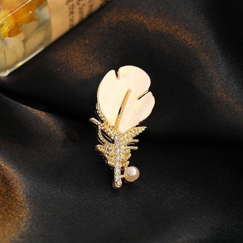 High-End Pearl & Rhinestone Butterfly Brooch for Women's Fashion Suits and Scarves