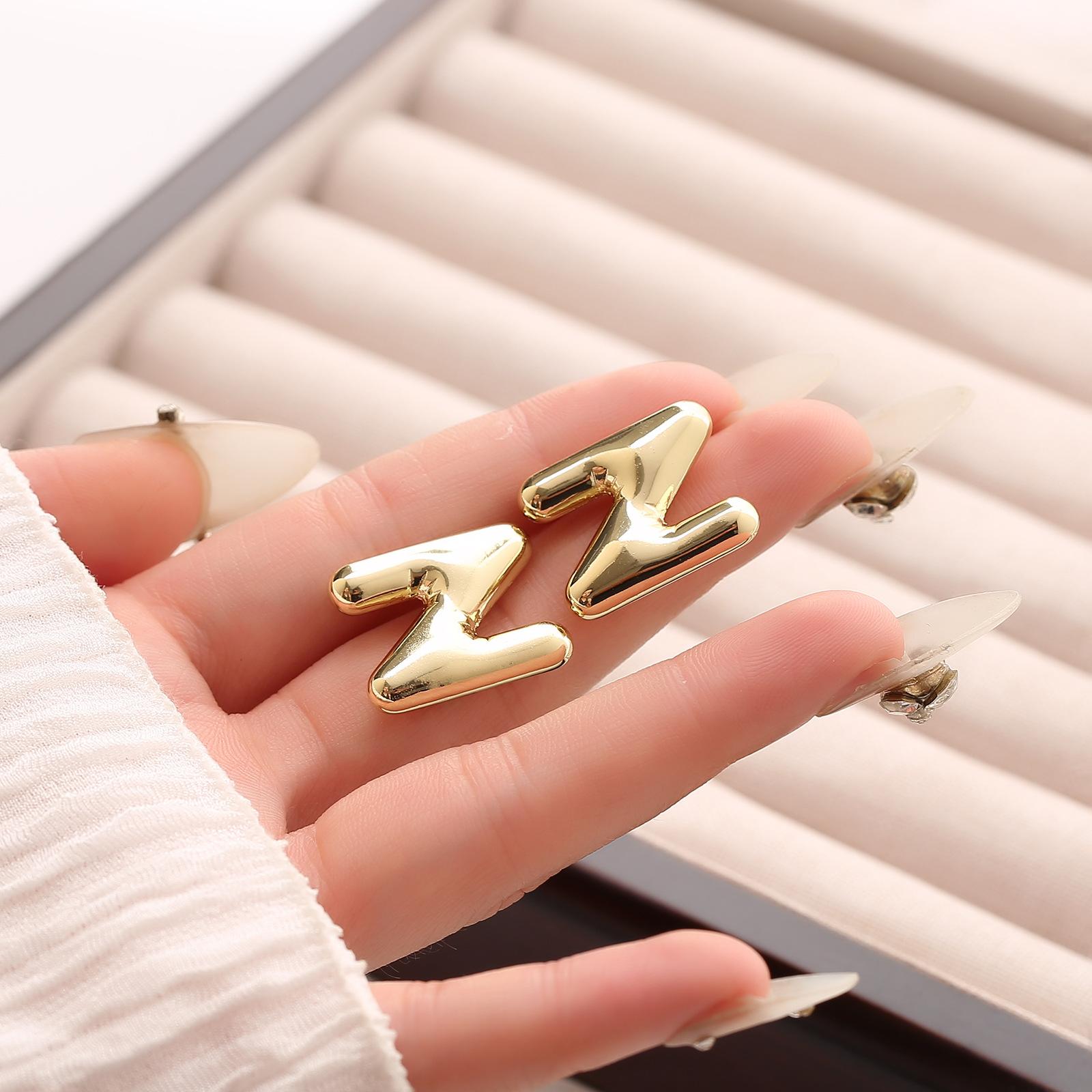 

Новий продукт особистість 26 сережок з англійським алфавітом збереження кольору вакуумне золоте покриття сережки-пусети перфоровані сережки з алфавітом ювелірні вироби