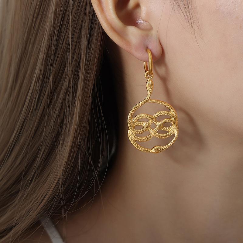 

Изысканные темпераментные полые серьги в форме змеи из титановой стали 18-каратного золота, не выцветающие универсальные серьги-гвоздики