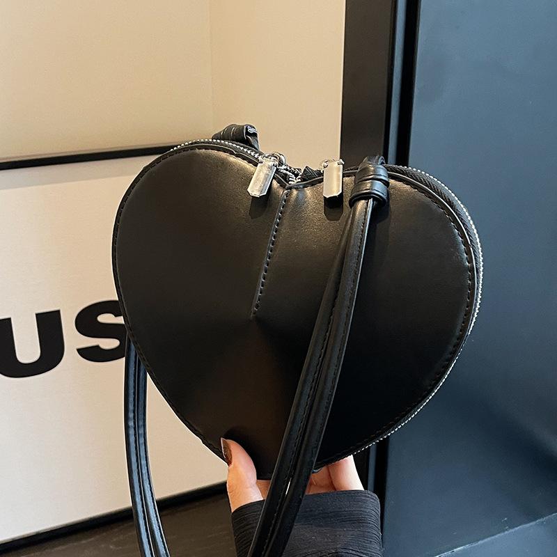 

Красная сумка женская премиум текстура нишевая сумка через плечо осень и зима знаменитость в Интернете популярная сумка персиковое сердце чёрный