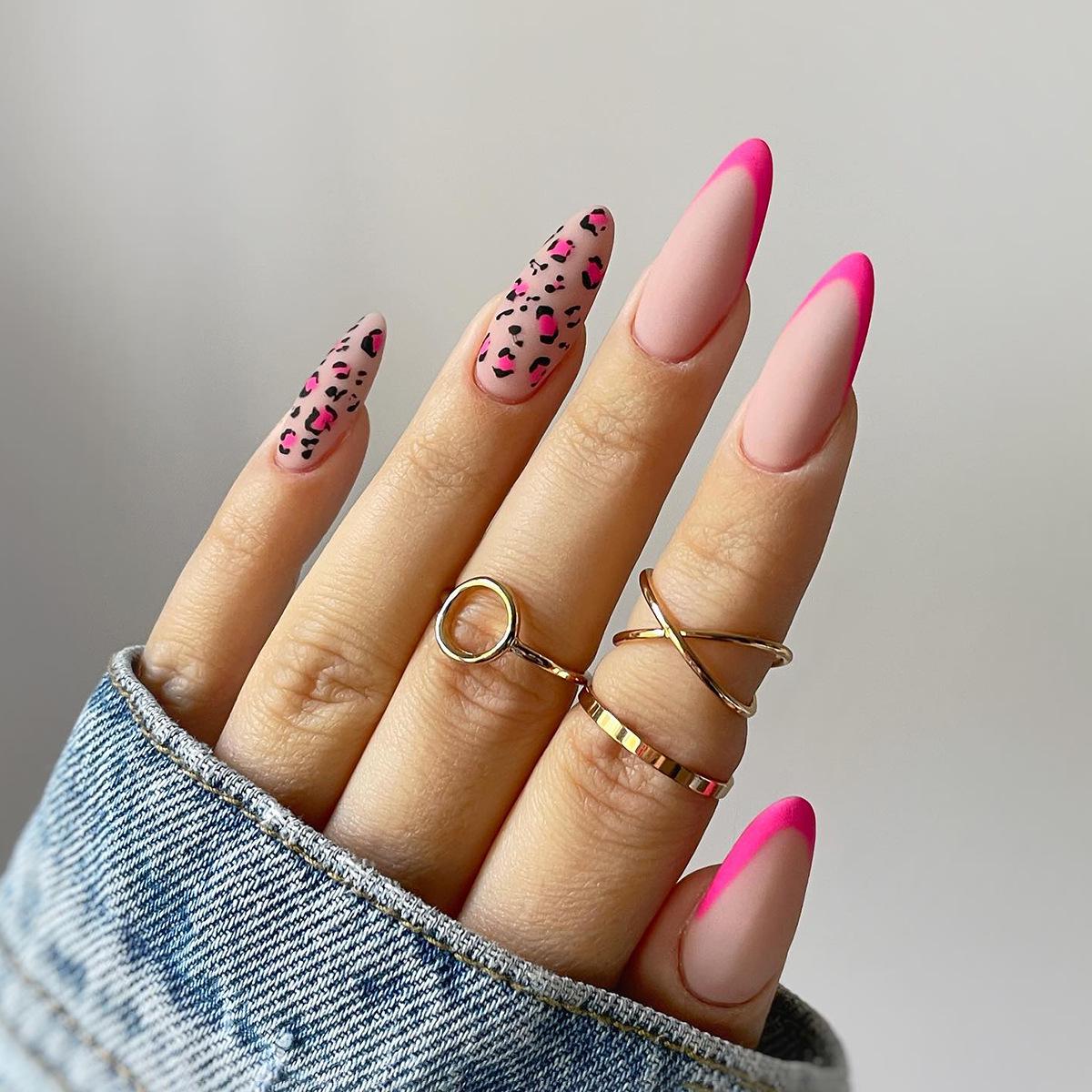 

Almond-Shaped Leopard Print Matte False Nails - European/American Style