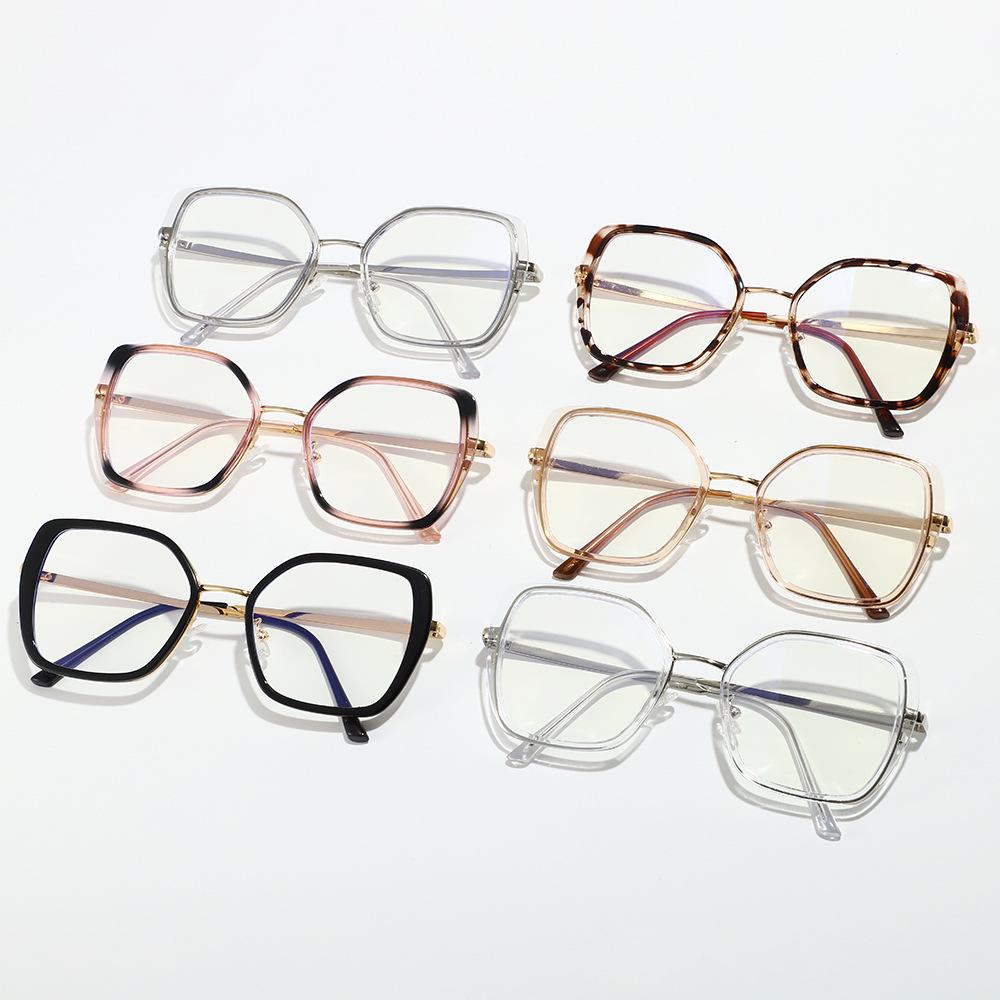 Unisex Trendy Large-Frame Color-Changing Glasses: Fashionable Blue Light Blocking Lenses That Enhance Complexion.