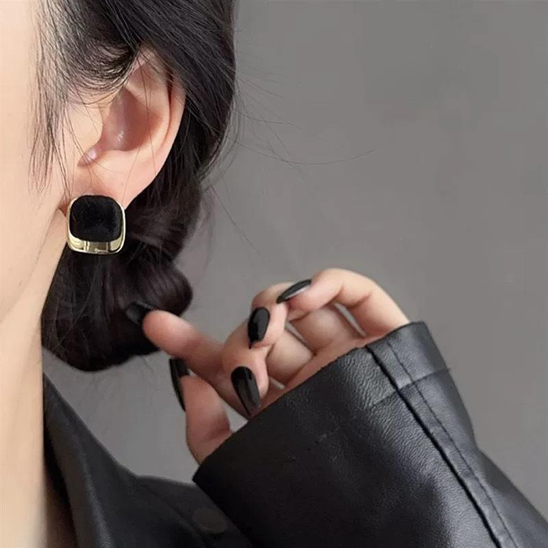 Retro Black & Gold Color Block Square Stud Earrings - High-Class Fashion Accessories for Women