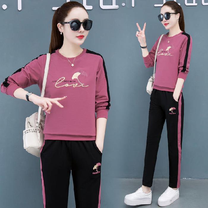 Completo casual con felpa girocollo da donna - Outfit elegante e alla moda per la primavera/autunno con pantaloni slim-fit.