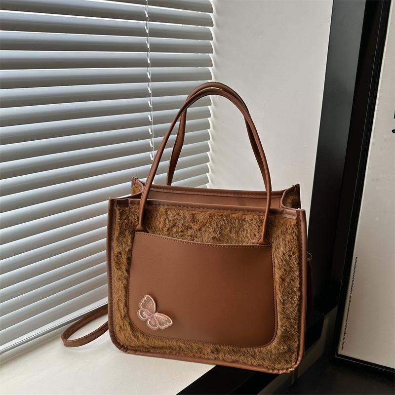 

Stylish and simple versatile plush shoulder commuter bag Japanese pain bag 2025 new student large-capacity tote bag коричневый