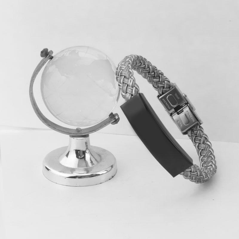 Stilvolles Herrenarmband aus Edelstahl mit Leder und Titangeflecht