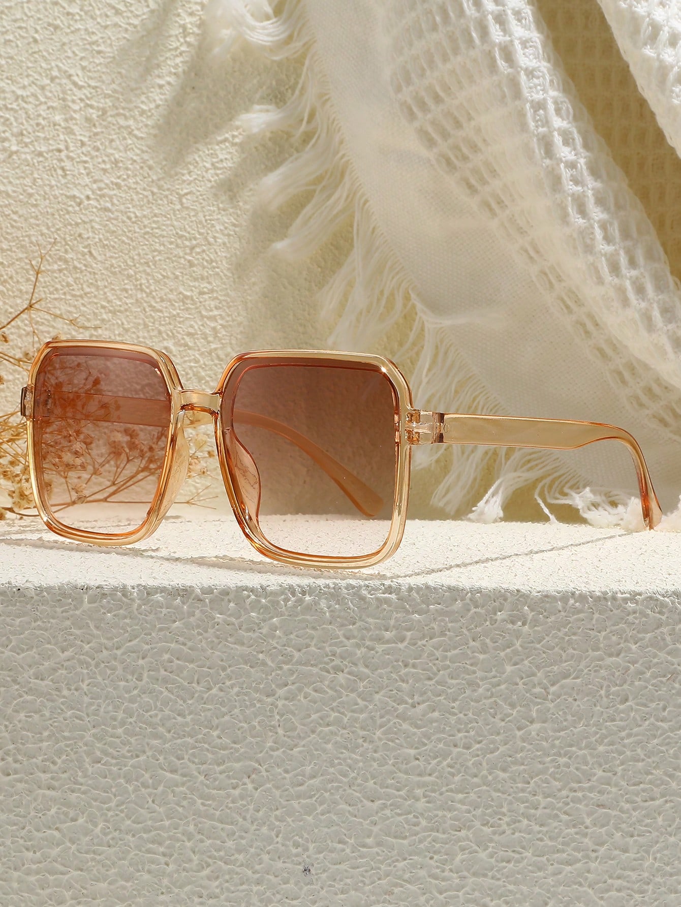 

1/3 ПК S Модные квадратные пластиковые солнцезащитные очки для женщин и мужчин Повседневные очки Аксессуары для очков.