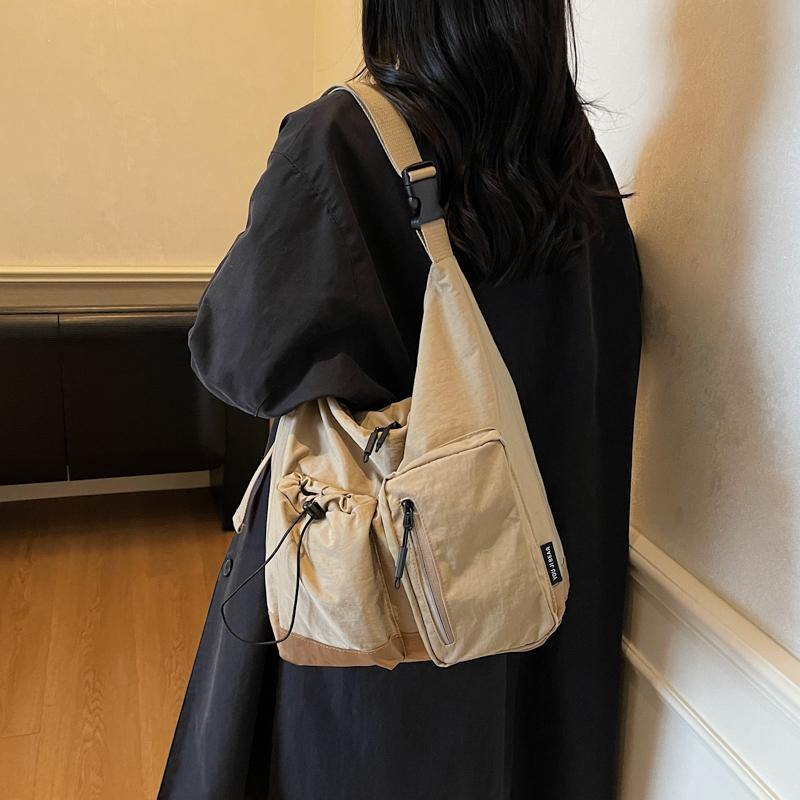 Borsa a Spalla Grande Capacità con Cuciture Colorate Borsa a Tracolla Leggera da Donna con Tasche Multiple