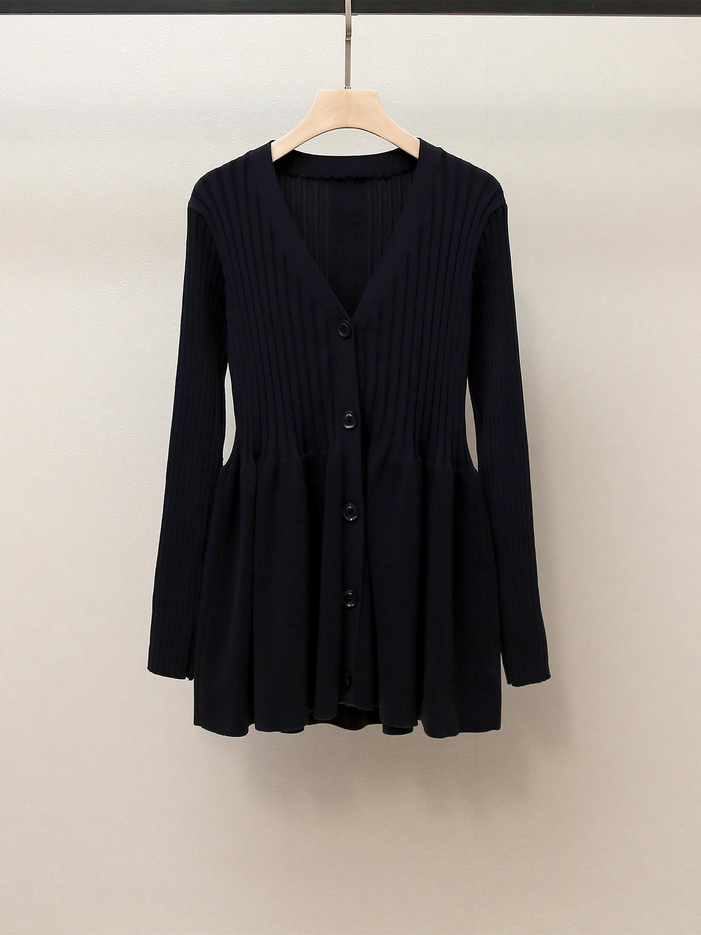 

Осеннее облегающее трикотажное платье А-силуэта во французском стиле L темно-синий