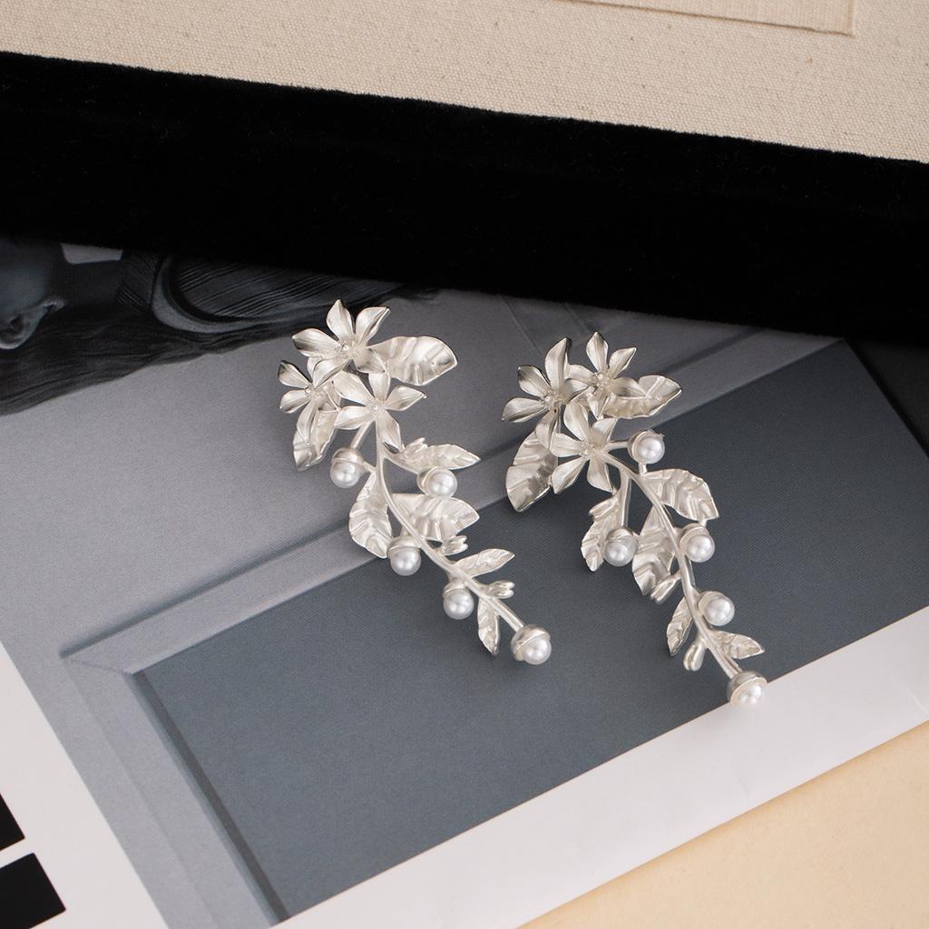 Hafif Lüks Abartılı Metal Rüzgar Küpe Retro İnci Çiçek Yaprak Püsküllü Küpeler Üst Düzey Niş Küpeler